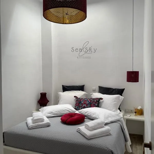 Sea and Sky - Kythnos. Vintage House, hótel í Dhriopís