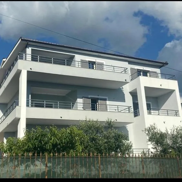 Vila Pulo, hotell i Tragjas