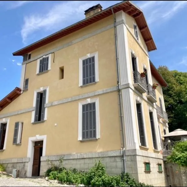 charmant appartement dans joli village d’Annot, hotel v destinácii Annot