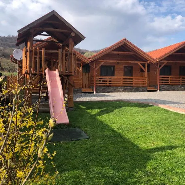 Riverside Woodhouses, hotel in Praid
