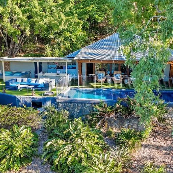 Beachfront Peace Cabin, hotel v destinaci Oak Beach
