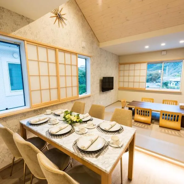 Guest Villa Hakone Yumoto RiverSide, hotel in Hakone