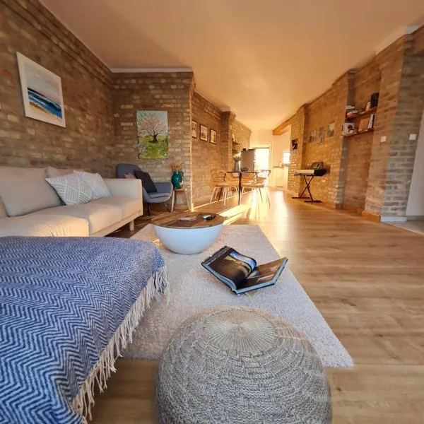Art Gallery Apartment, hotel v destinaci Nové Zámky