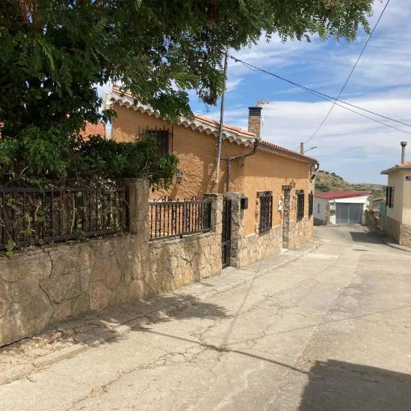 Casa Rural Neira, hotel in Almenara de Tormes