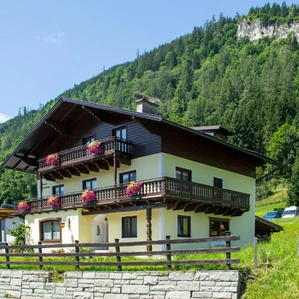 Ferienhaus Alpenrose, hotel en Bruck an der Großglocknerstraße