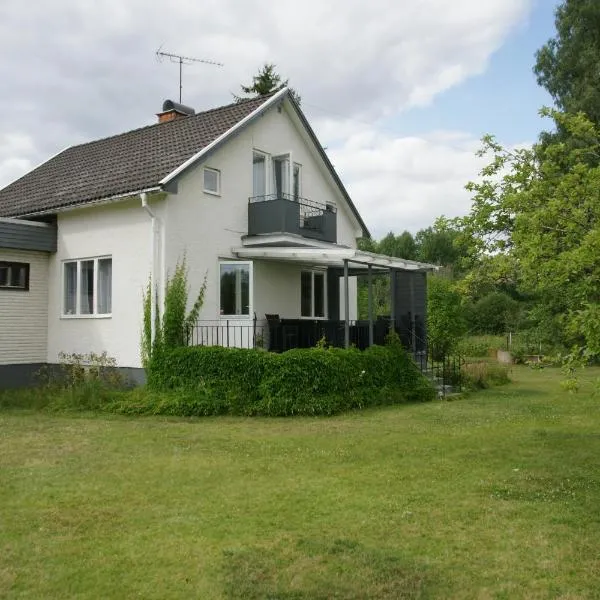 Björkholm - Villa in Målilla, hotel in Rosenfors