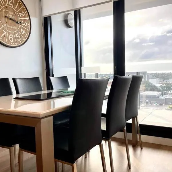 Enjoy a little Luxury in Adelaide CBD - Perfect!, hotel in Adelaide