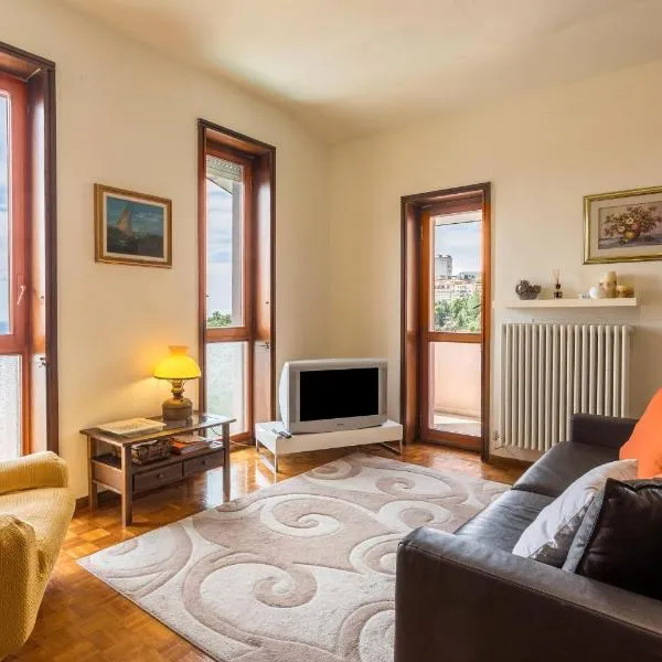 Attico Panoramico, hotel in Brunate