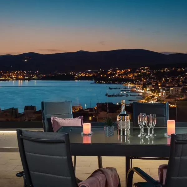 Villa Dreams with Pool, private Terrace, sea view, jacuzzi, hotel a Trogir