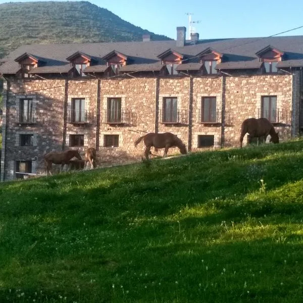 Apartamentos Fio de Neu con jardín, gimnasio, barbacoa,Laspaúles的飯店