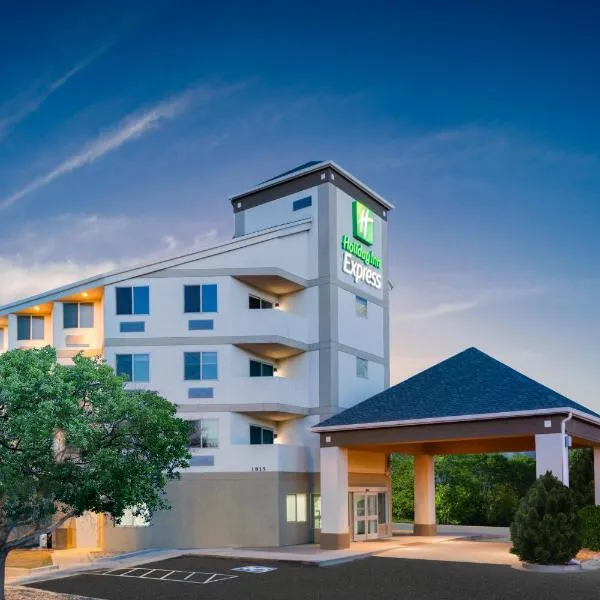 Holiday Inn Express & Suites Colorado Springs-Airport by IHG, hotel in Colorado Springs