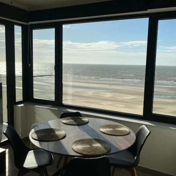 Middelkerke Volledig gerenoveerd appartement met zeezicht, hótel í Middelkerke