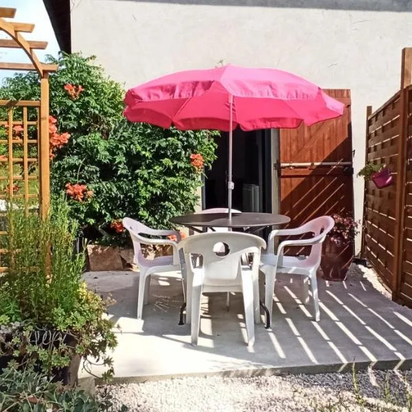 Le Gîte du Chat Nature et Calme à la campagne, hotel di Villeneuve-de-Marc