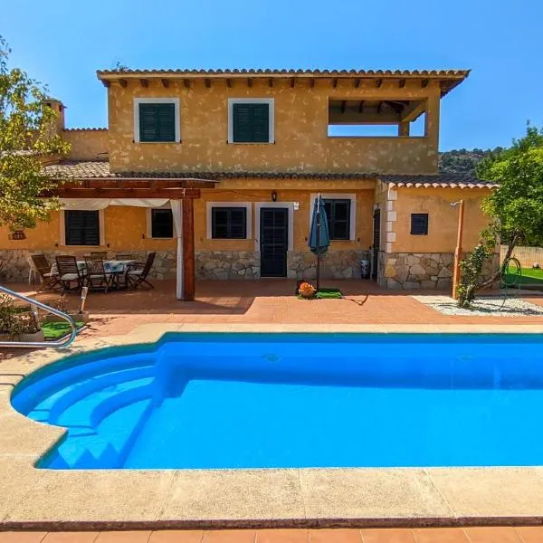 El ponton house, Villa close to palma town for groups and families, hotel in Palmanyola