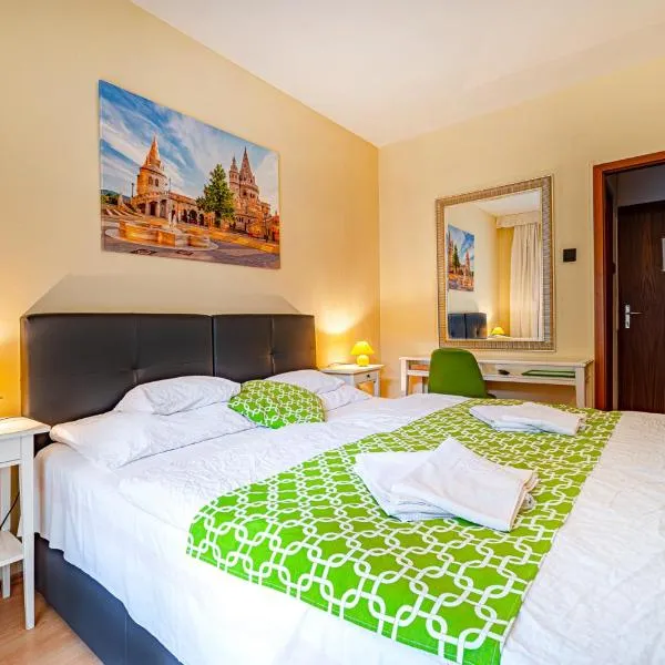 Hotel Bobbio, hotell i Solymár