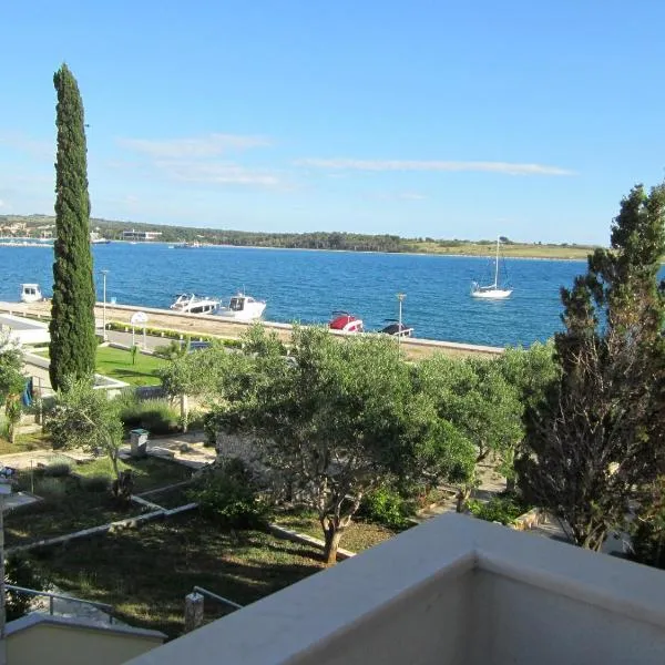 Guesthouse Punta Mira - Beachfront, Hotel in Novalja