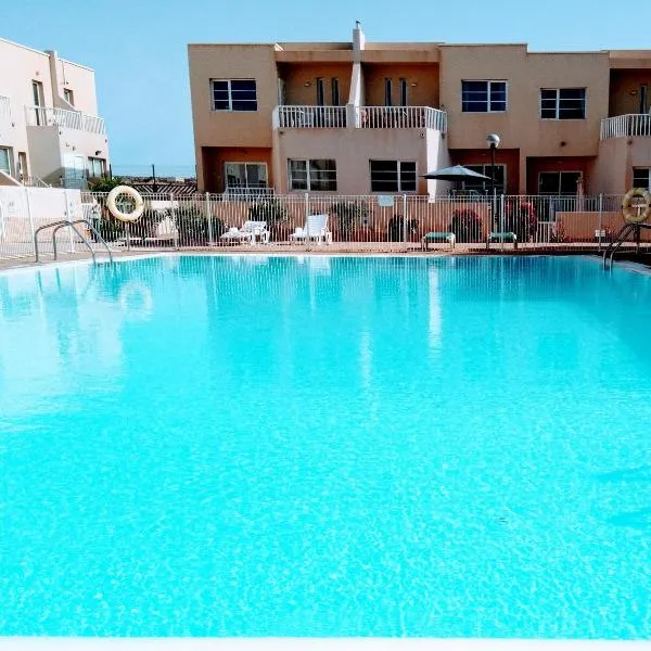 Litha House, 3 Bed Holiday Home set Over 3 Floors 5 Mins From Beach and all Amenities, hotel in Caleta De Fuste