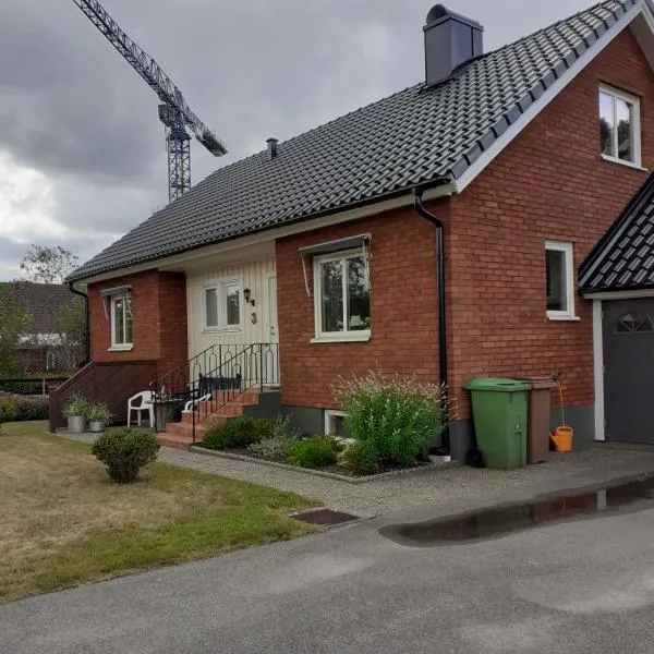 Villa mitt i Ullared - 400m till Gekås, hotel en Gällared