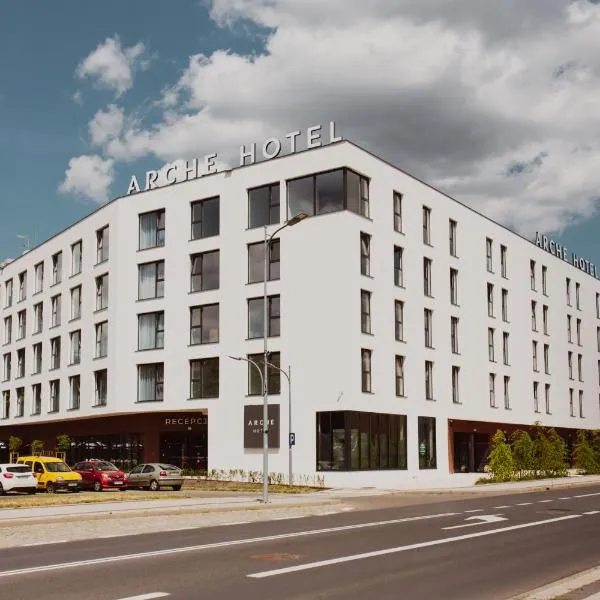 Arche Hotel Piła、ピワのホテル