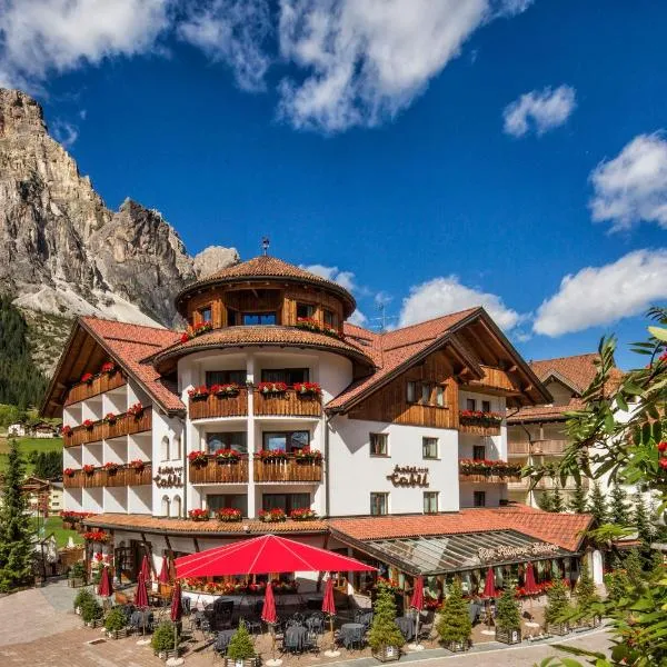 Hotel Table: Corvara in Badia'da bir otel