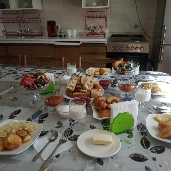 Meerim Guest House, hotel v destinaci Bokonbayevo