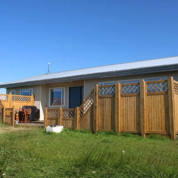 Stóri-Bakki Guesthouse-with hot tub, hótel á Egilsstöðum