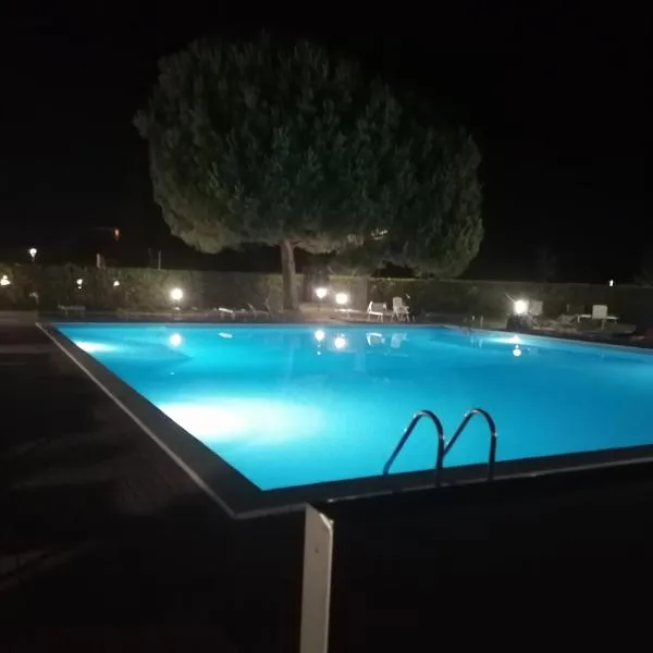 Casa Gisela: Desenzano del Garda şehrinde bir otel