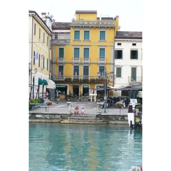 Aparthotel All'Orologio, khách sạn ở Peschiera del Garda