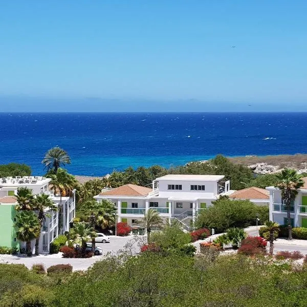 Fabulous Ocean View Apartment in Secure Resort, 5 min Walk to Beaches & Restaurants, hotel in Willemstad