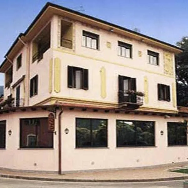 Hotel La Bussola, hotel v mestu Arcumeggia