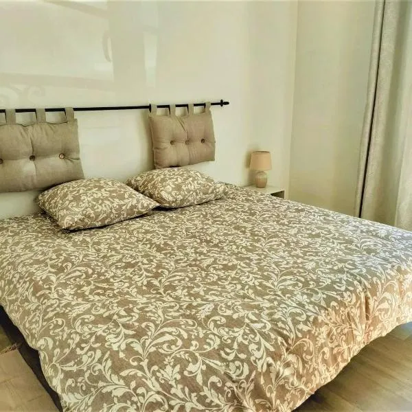 "entre Troyes murs", 3 appartements avec parking, Troyes – hotel w mieście Sainte-Savine