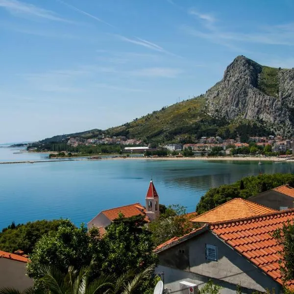 Apartments Beautiful View: Omiš şehrinde bir otel