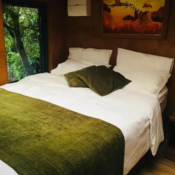 The Dainty Den, Headgate Farm,, hotel v destinaci Twitchen