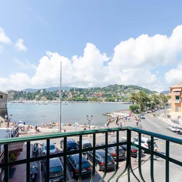 Alla Casa Rosa al Mare, Central Seafront Stay with Free Private Garage, Air Conditionig, Wi-Fi, ideal choice for a relaxing and exciting coastal escape, hotel v destinaci Rapallo