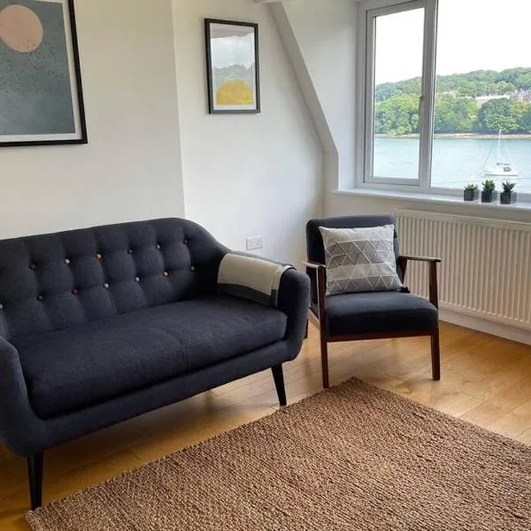Apartment with stunning views of Menai Strait.、メナイ・ブリッジのホテル