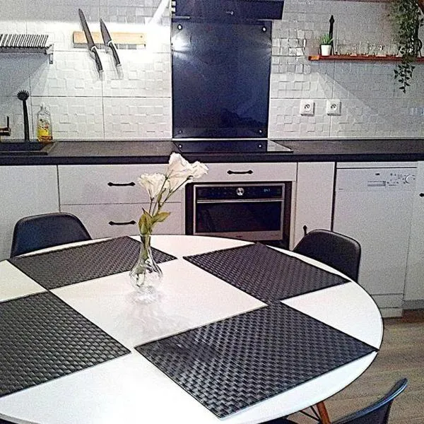 Appartement en duplex - tout confort plein-centre, hotel v destinácii Lavaur