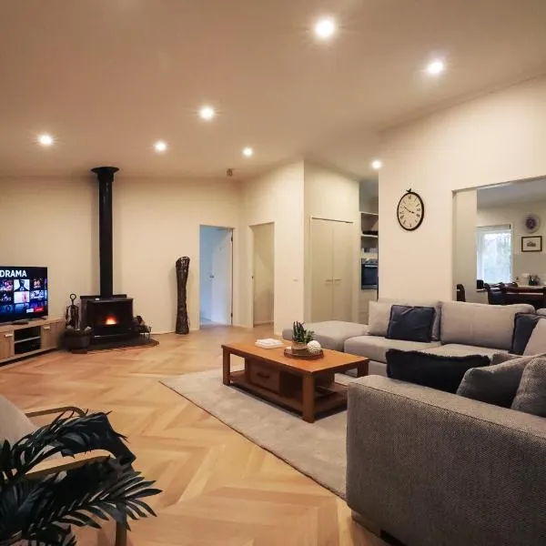 The Birch House - Silver Birches Accommodation Bright, hotel en Bright