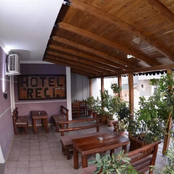 Hotel Reci，Bahutë的飯店