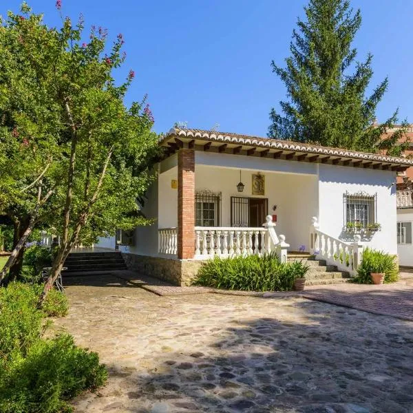 Casa San Rafael, magnífico chalet con gran jardín, hotel in Navajas