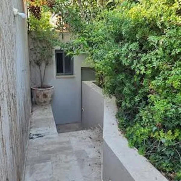 Charming modern country unit for rent, hotel v mestu Tarum