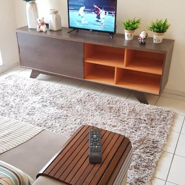 Apartamento TOP CLIMATIZADO em CRICIÚMA-SC - ótimo CUSTO-BENEFÍCIO - Cozinha completa - Cama Box - WiFI - Smart TV - Apps YouTube - NetFlix - Prime Vídeo - Garagem coberta - Portaria Digital 24h - Lugar sossegado e arborizado - Acomoda até 5 pessoas - Foto 5