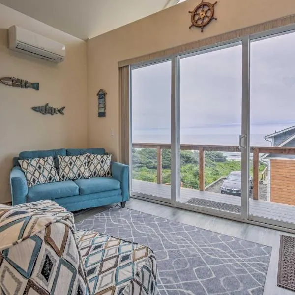 Walk to Beach! Chic Yachats Gem with Private Balcony, hotel en Yachats