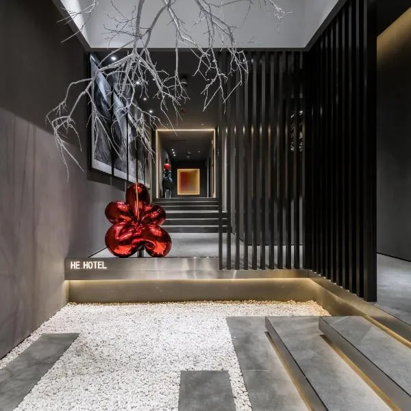 HÉONIC ART-PLAY HOTEL & SUITES - Ultimate Switch Experience - Exclusive 2&3-Bedroom Suites with Jade Mahjong Machine - - Near Xi'an Drum Tower & Yongning Gate & Xi'an Museum-Freshly Crafted Coffee - Cats Cuddle Zone - Exclusive Offer Squalane Body Spa, hotel i Xi'an