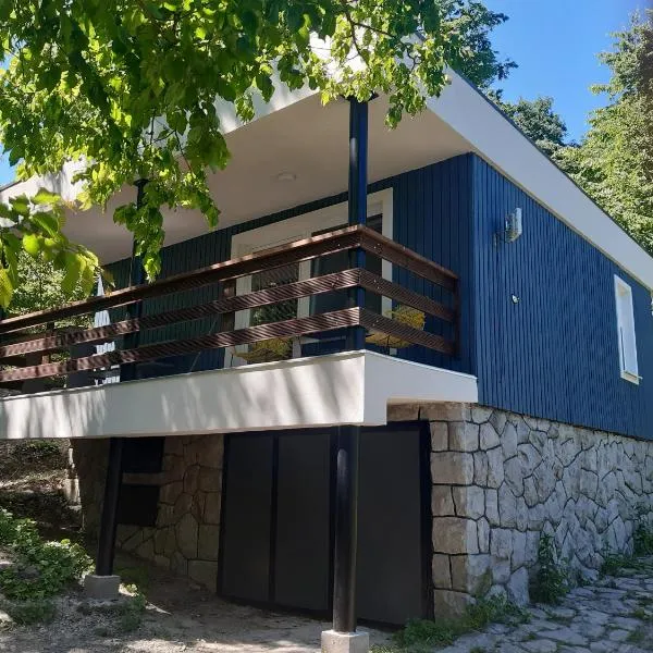 chata Modrá, hotel ve Vinném