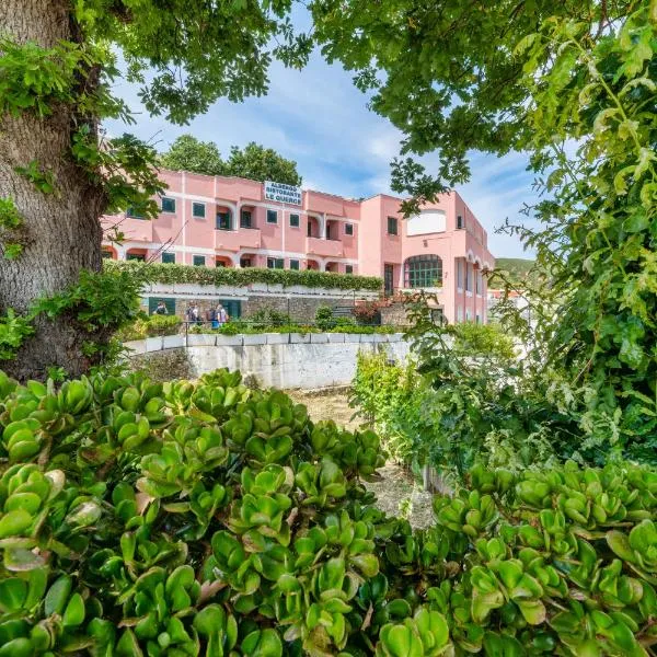 Albergo Le Querce, hotel Ponzában