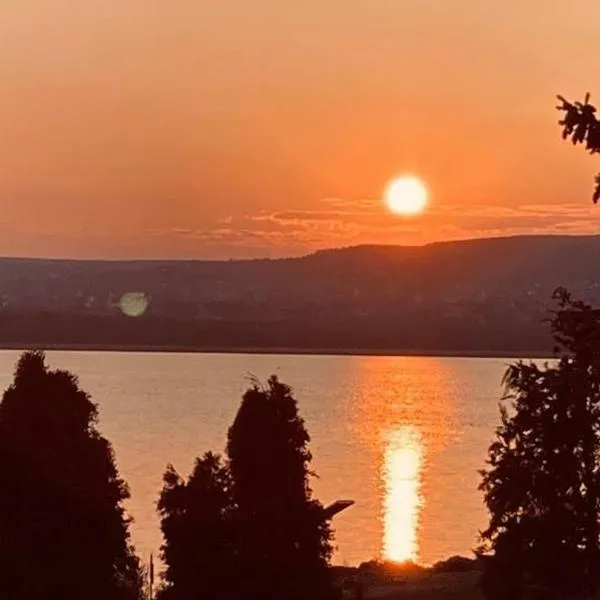 SunSet Beach Apartman, hotel v destinaci Balatonfůzfő