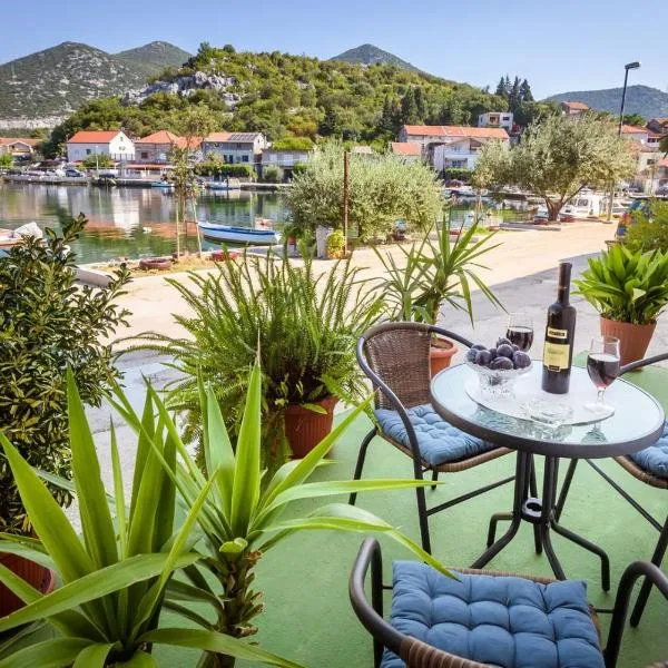 Apartment Đego near Ploce, riverfront, parking, hotel en Rogotin