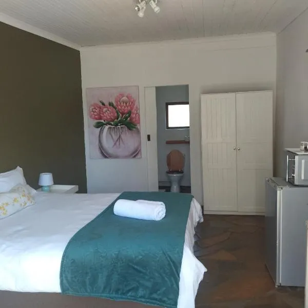 Serenity Cove-The Protea Room, hotel di Hallack Rock