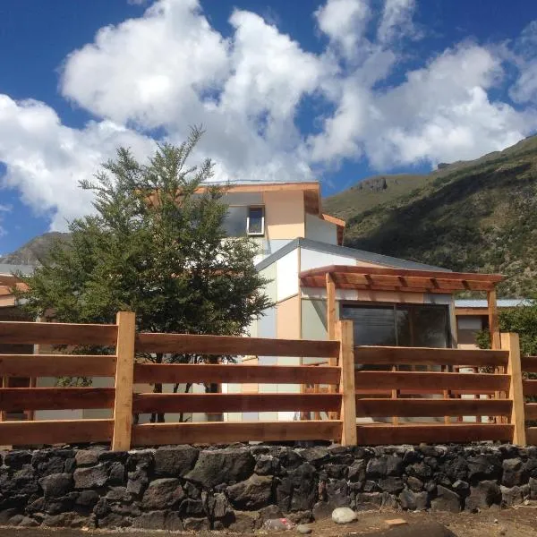 Refugio Ecobox Andino, hôtel à Las Trancas