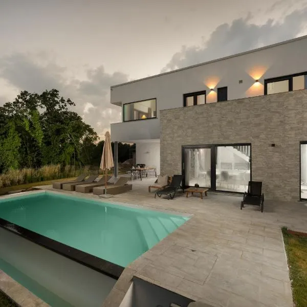 Sea View Villa Cala Royal – hotel w mieście Krnica